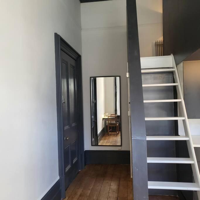21 Mini Loft Apartment - Great Location - Comfy King Size Bed Brighton Exterior photo